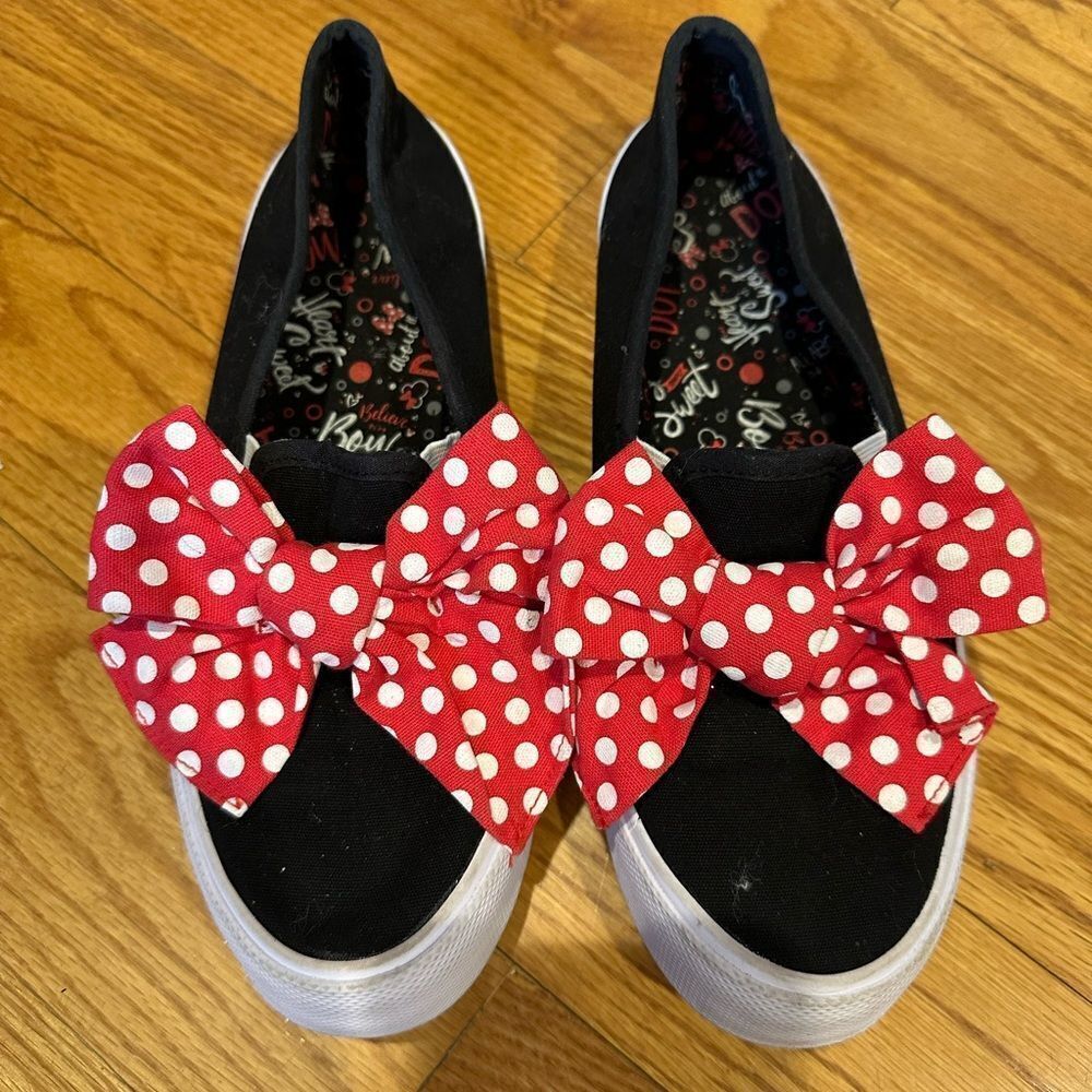 Minnie Mouse  Disney Shoes size 8